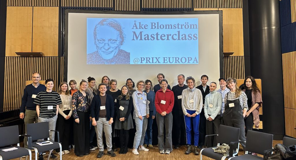 group picture of all participants of the 2024 the Åke Blomström Masterclass at Prix Europa in the RBB radio drama studio